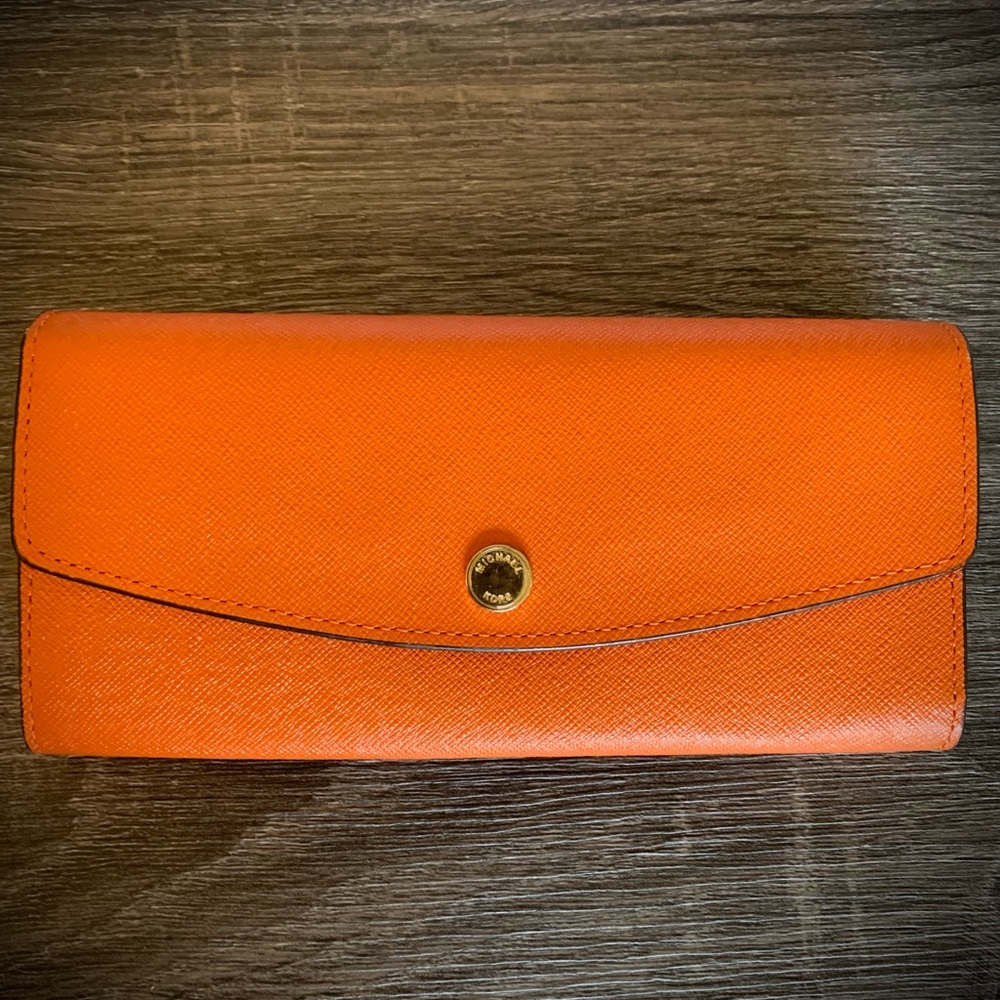 Michael Kors wallet orange, excellent condition.